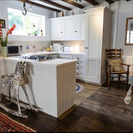 Pass The Keys Magical Period House In The Heart Of Ludlow Extérieur photo