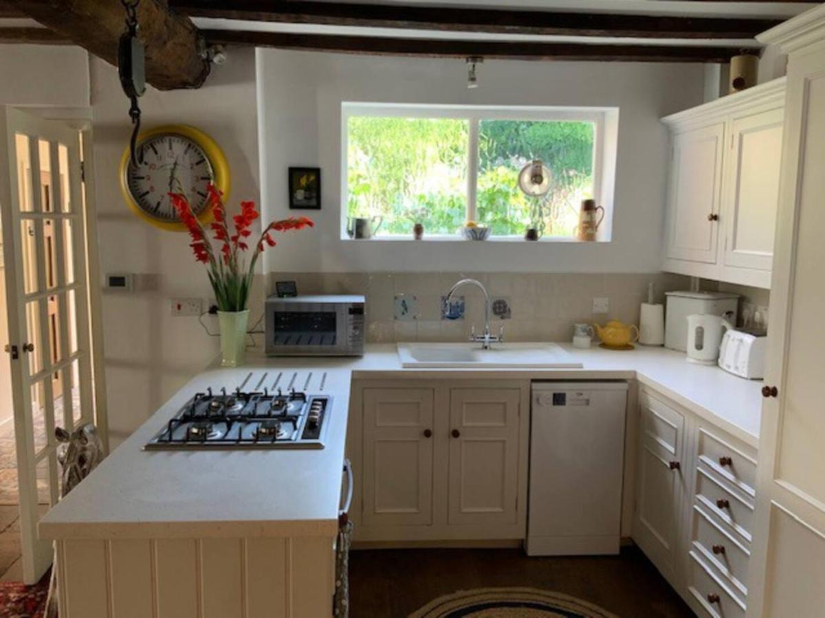 Pass The Keys Magical Period House In The Heart Of Ludlow Extérieur photo